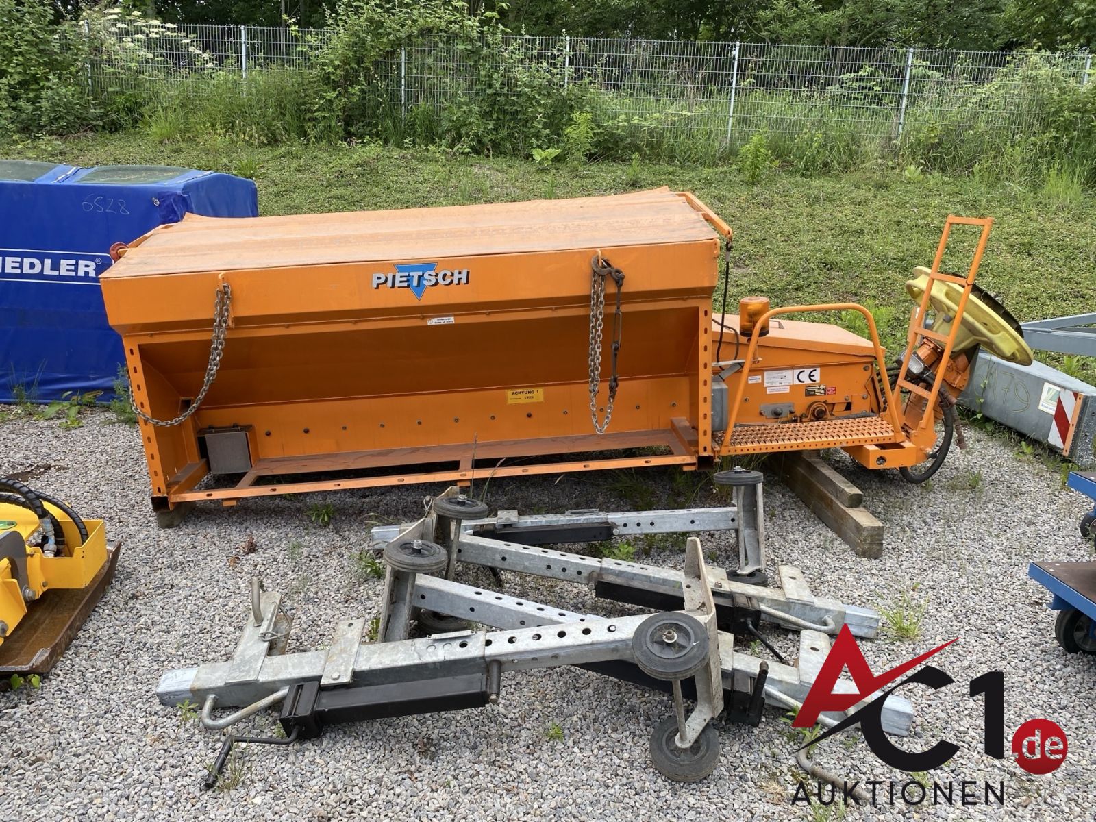Trockensalzstreuer Pietsch STA806 27H Bandstreuer 2,5 m³